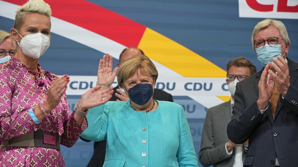 Applaus der Unionsspitzen für Bundeskanzlerin Angela Merkel nach der Bundestagswahl vom 26.09.2021 (Foto: picture alliance/dpa | Michael Kappeler)