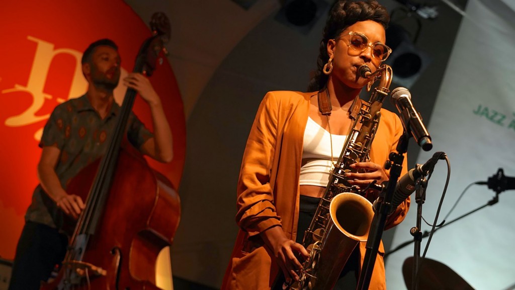 Die Saxophonistin Nubya Garcia beim JTI Jazz Award Preisträgerkonzert (Foto: Ralf Dombromski)