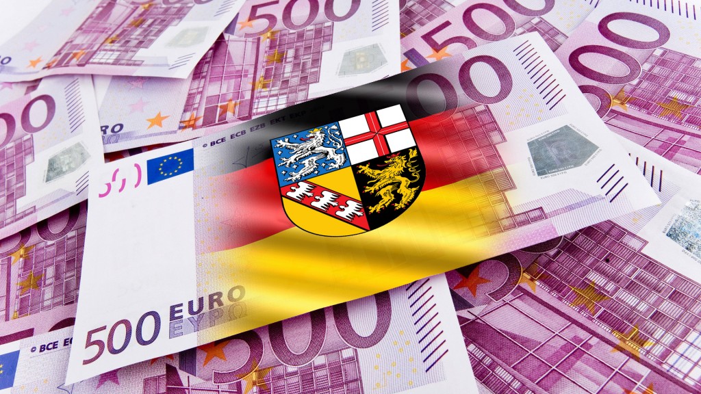 500 Euro-Scheine. Auf dem obersten die Saarland-Fahne. (Foto: SR mit Material Pixabay/Imago Images/Erwin Wodicka)