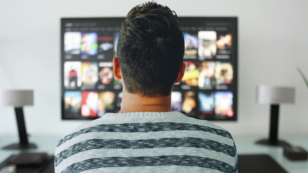 Vor dem TV (Foto: Pixabay/mohamed_hassan)