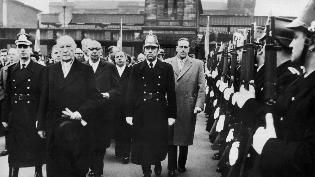 Konrad Adenauer bei seinem Saarlandbesuch am 1. Januar 1957 (Foto: dpa)