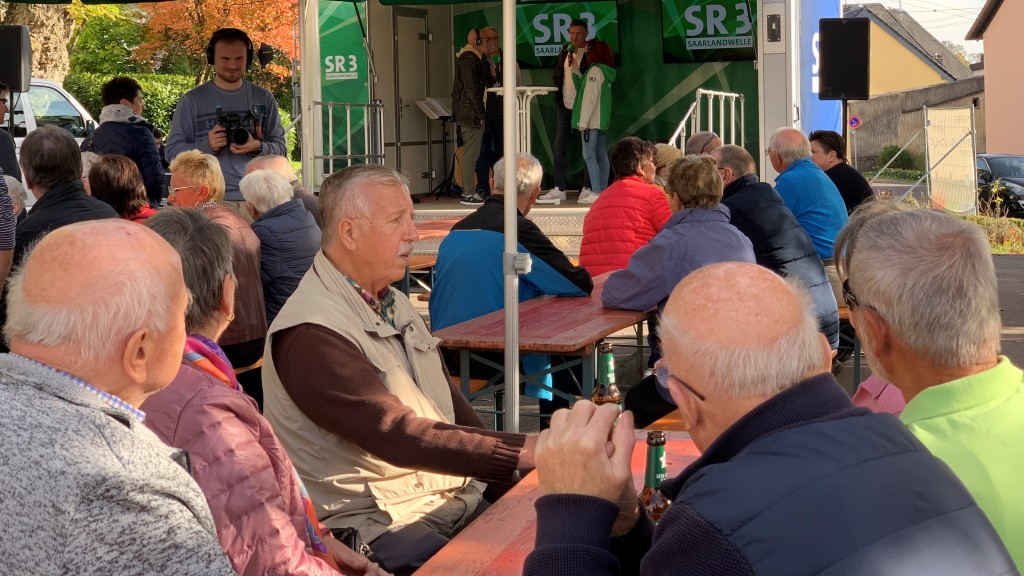 Besucher auf dem Treffpunkt Ü-Wagen-Fest in Bietzen