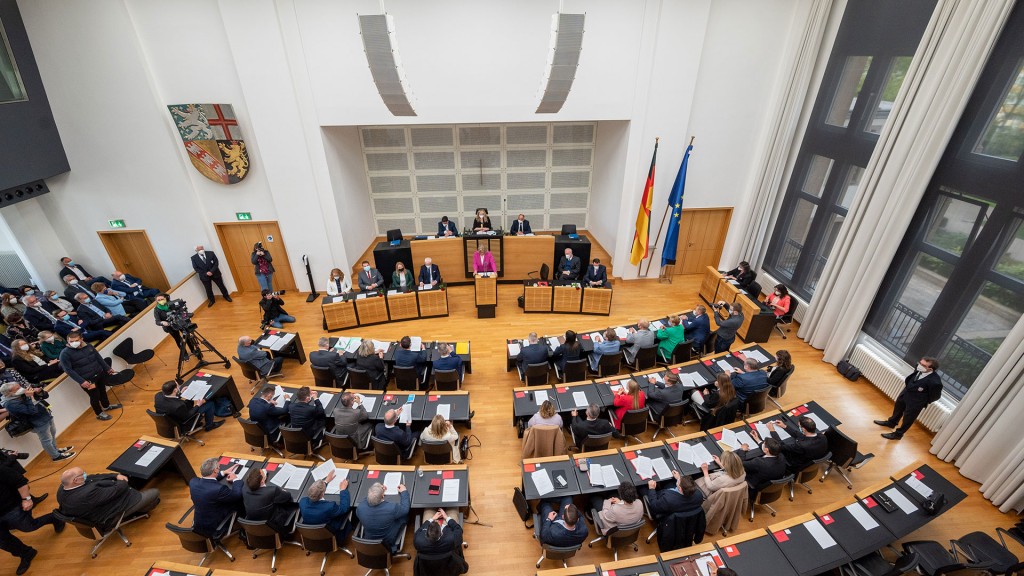 Blick auf den Plenarraum des saarländischen Landtags