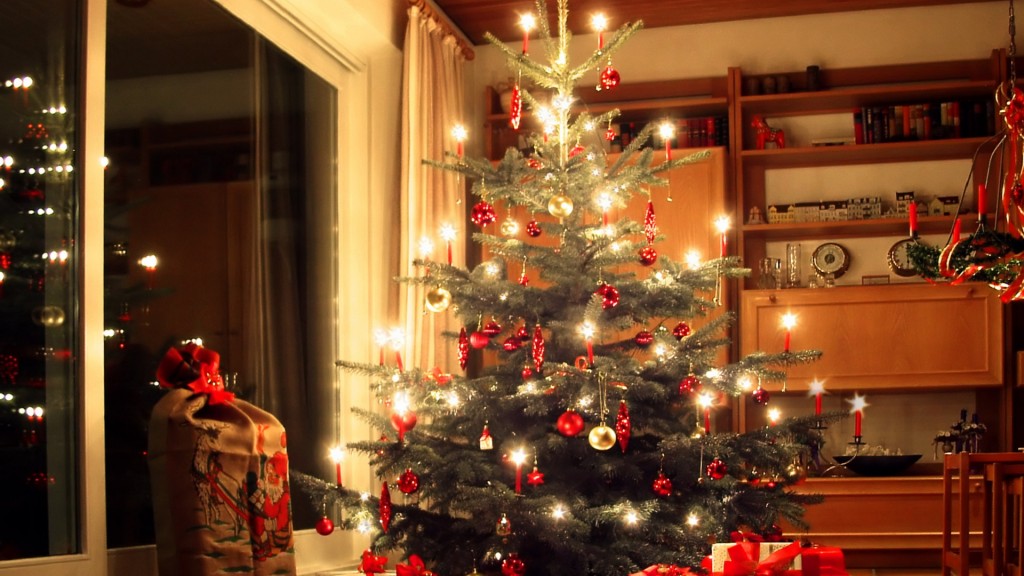 Weihnachtsdekoration: zwei singende Wichtelfiguren