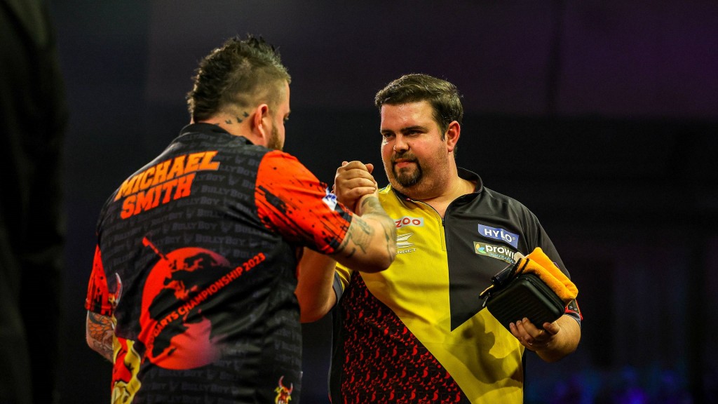 Foto: Michael Smith gibt dem unterlegenen Gabriel Clemens nach dem Match die Hand.