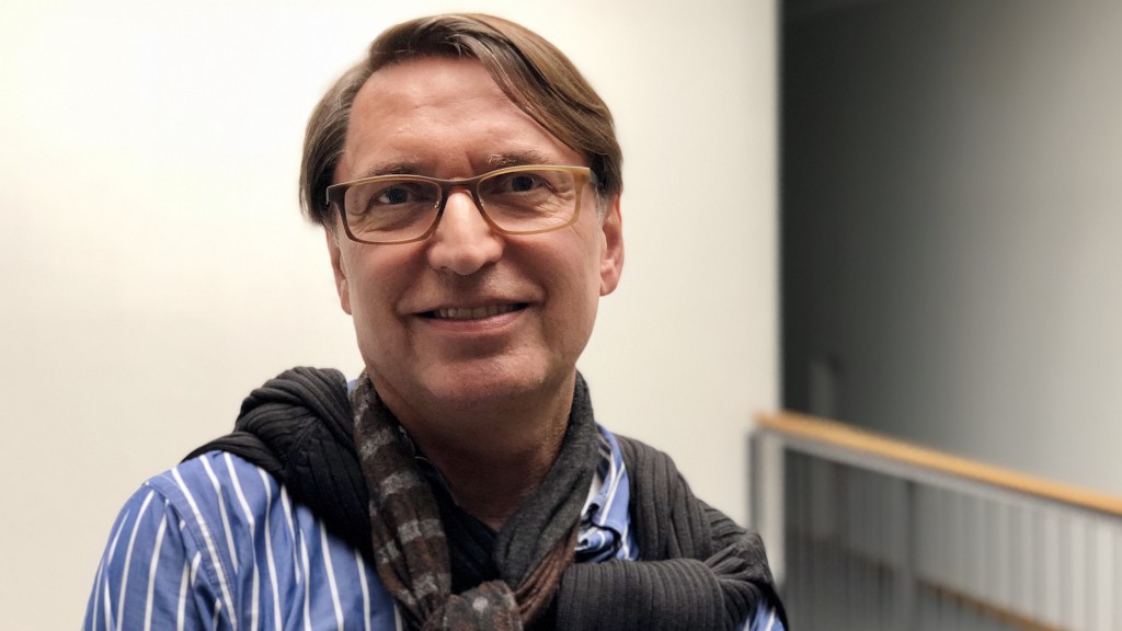 Der Filmjournalist Peter Claus beim SR