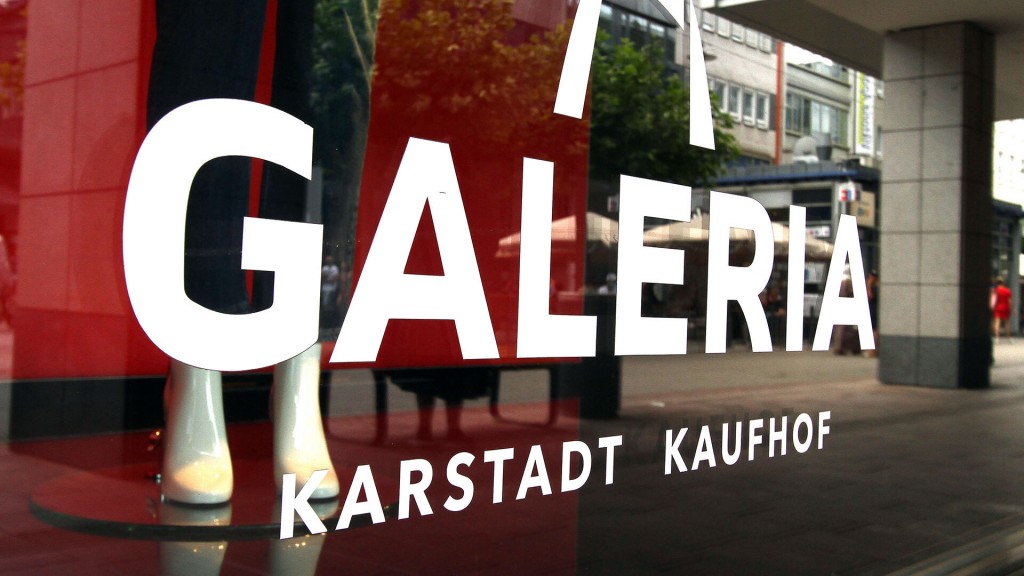 Logo an einem Schaufenster von Galeria Karstadt Kaufhof in Saarbrücken