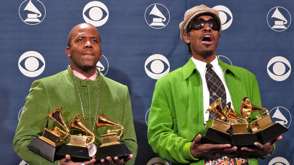 OutKast mit drei Grammys bei der Preisverleihung 2004.