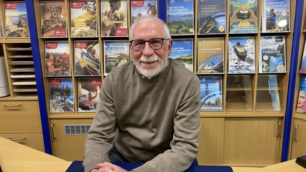 Peter Meilchen im Reisebüro in Dillingen