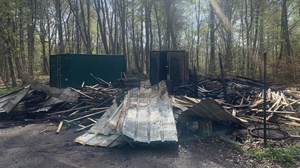 Abgebrannte Hütte im Karlsberger Wald