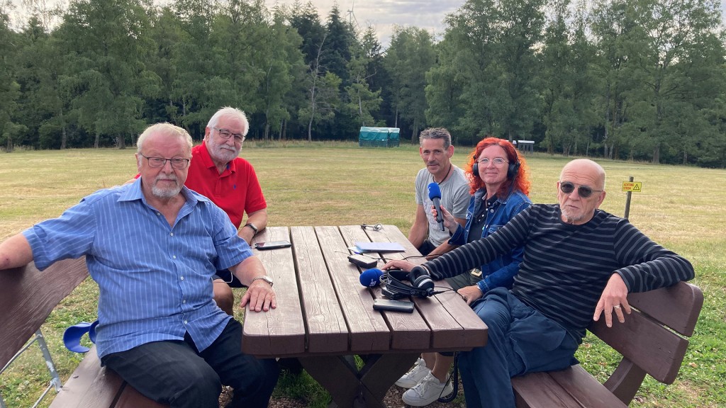 Josy Koch, Erich Brücker, Thomas Mönning, Susanne Wachs und Thomas Gerber auf der Hochwald-Alm Wadrill