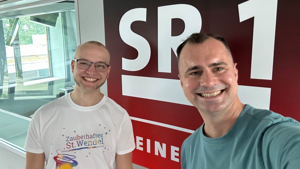 Zauberer Jakob Mathias zu Gast bei SR 1 Moderator Frank Falkenauer