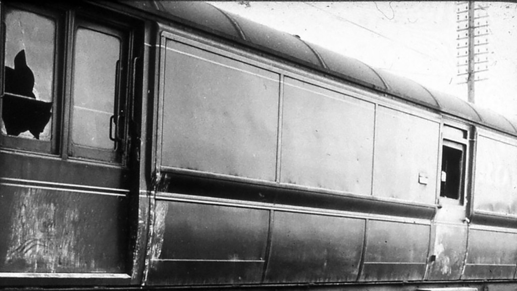 Ein beschädigter Waggon des Postzugs, der von Glasgow nach London unterwegs war und überfallen und ausgeraubt wurde