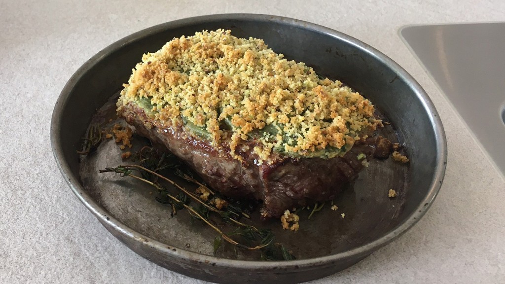 Rumpsteak mit Senf-Kräuterkruste