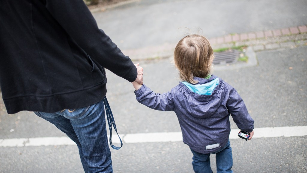 Eine alleinerziehende Mutter mit ihrem Kind