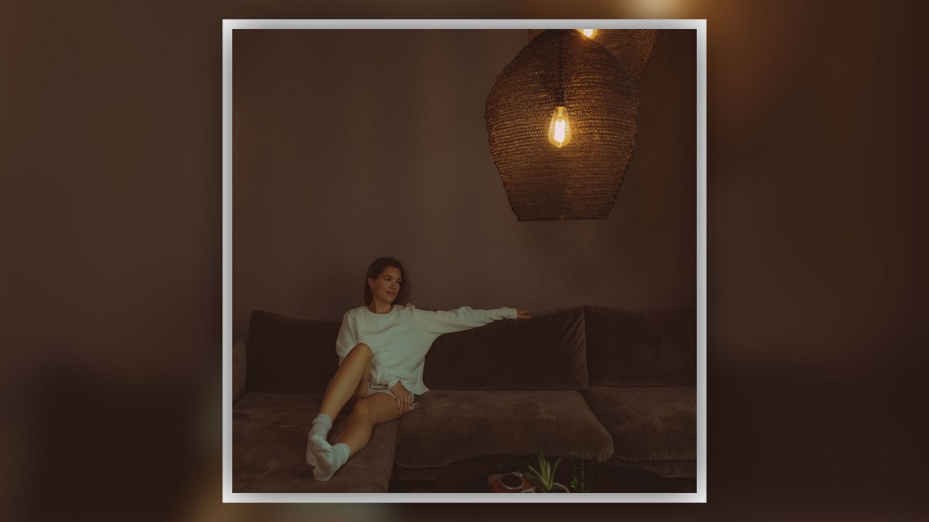 Albumcover: Clara Louise – Warm