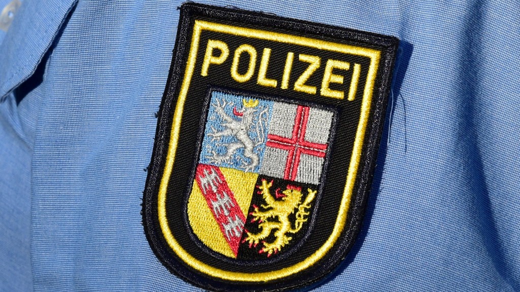 Das Wappen der Saarländischen Polizei auf einer Uniform