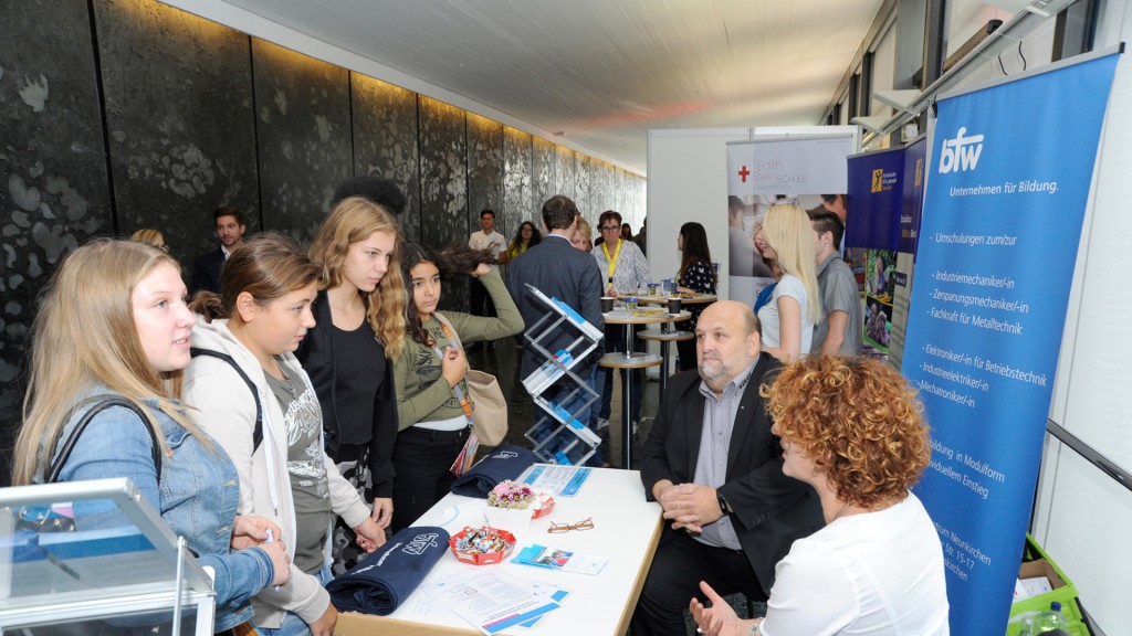 Ausbildungsplatz-Messe in Saarbrücker Congresshalle