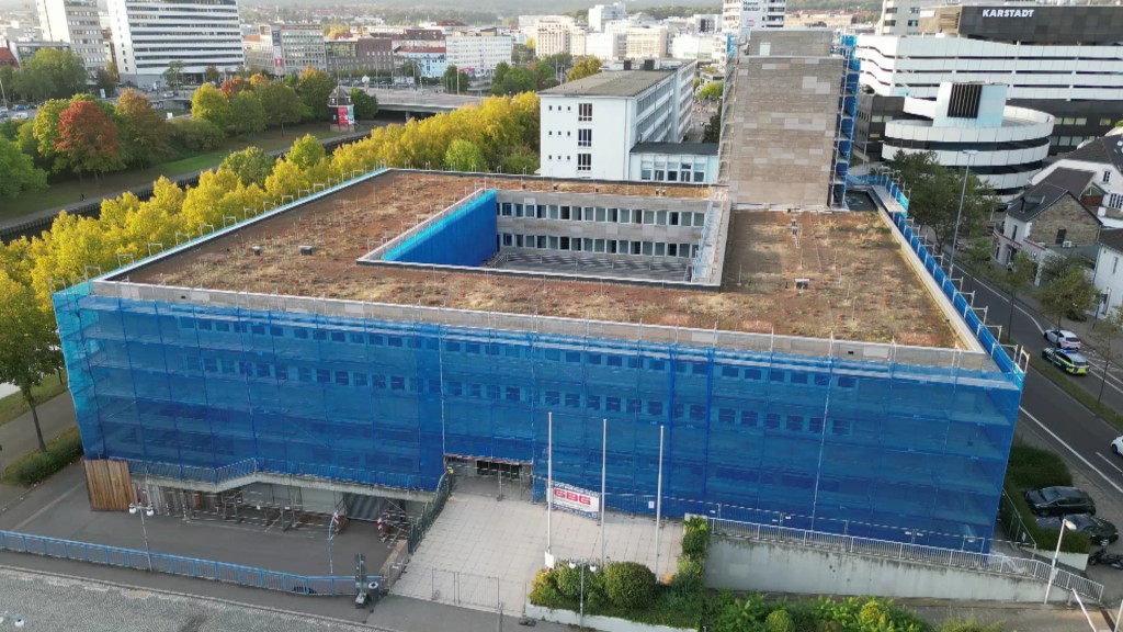 Foto: Foto: Luftaufnahme eines in der Sanierung befindlichen Ministeriumsgebäudes