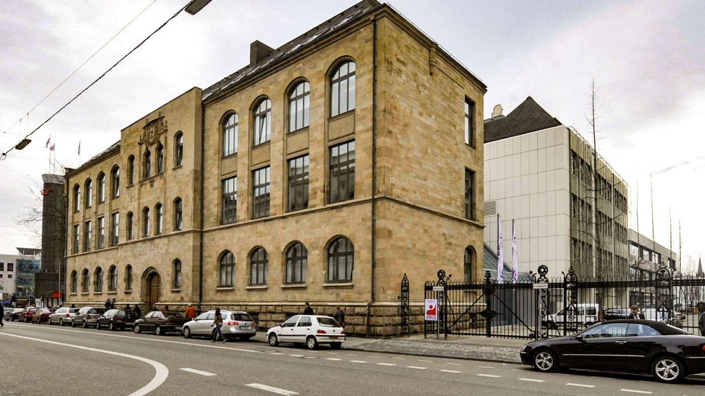 Ehemaliges RAG-Verwaltungsgebäude, später Sitz der IKK in der Trierer Straße in Saarbrücken