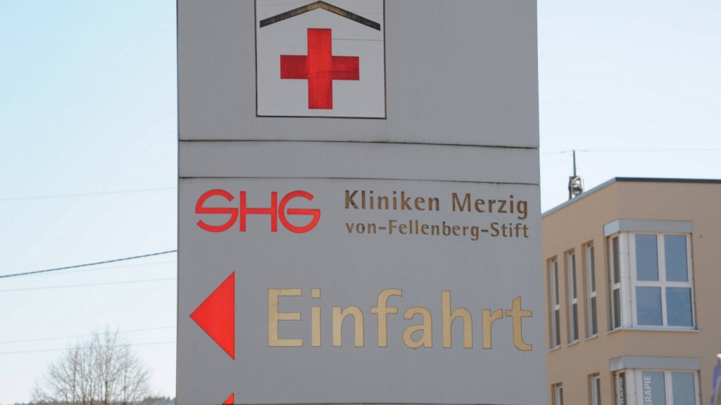 SHG Klinik Merzig, Wegweiser mit Logo