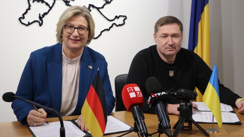 Ministerpräsidentin Anke Rehlinger und der Gouverneur der Oblast Lwiw, Maksym Kosyzkj.