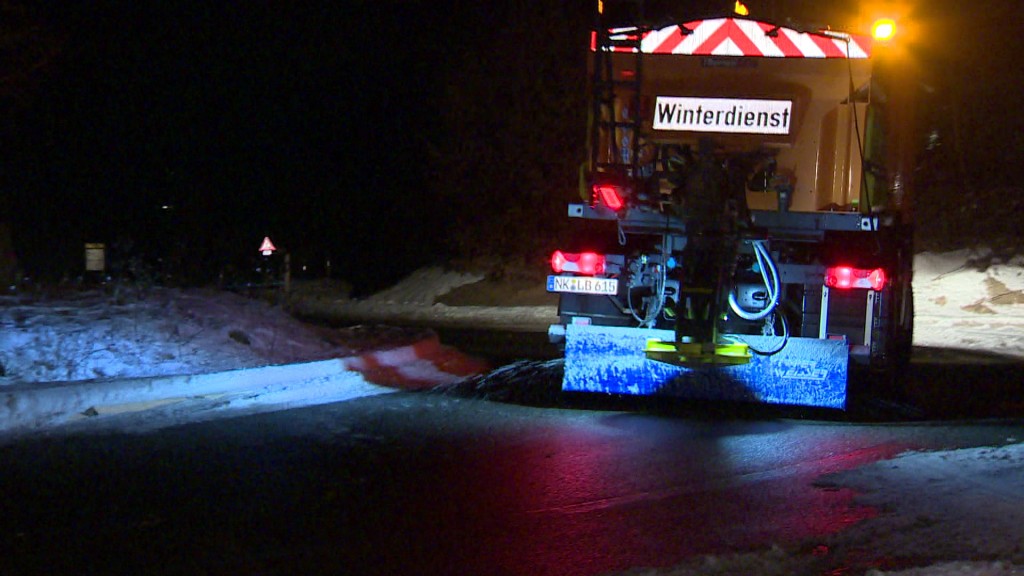 Winterdienst bei Nacht