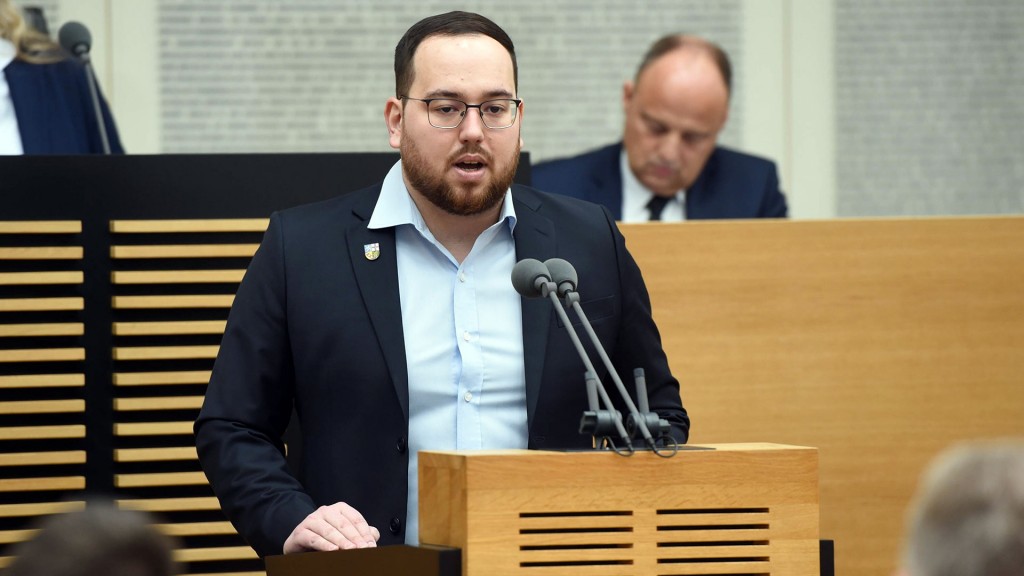 Carsten Becker spricht im saarländischen Landtag