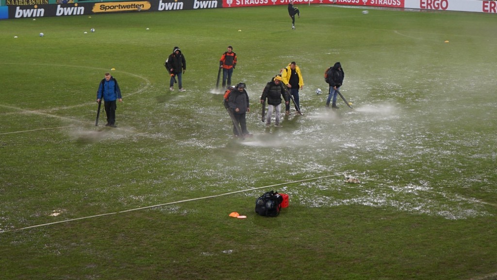 Durchnässter Raden im Ludwigsparkstadion