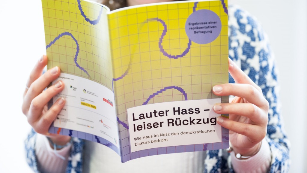 Bei der Pressekonferenz wurden viele Ergebnisse der neuen Studie „Lauter Hass – leiser Rückzug“ vorgestellt.