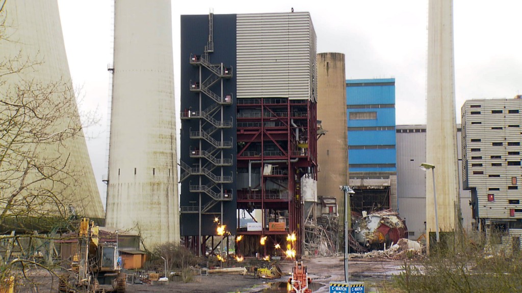 Foto: Sprengung der Filteranlage des ehemaligen Krafwerks Ensdorf