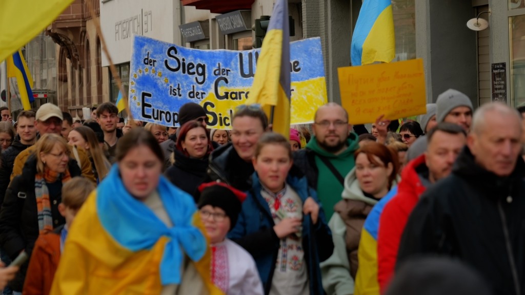 Foto: Menschen demonstrierten in Saarbrücken für Frieden in der Ukraine 
