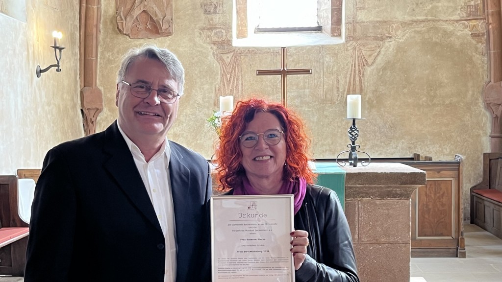 Susanne Wachs mit Verleiher Gunther Bechtel, Ortsbürgermeister Bockenheim