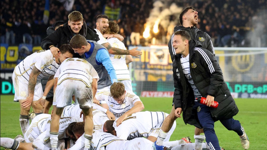 Nach dem Schlusspfiff im DFB-Pokalspiel 1. FC Saarbrücken gegen Bayern München