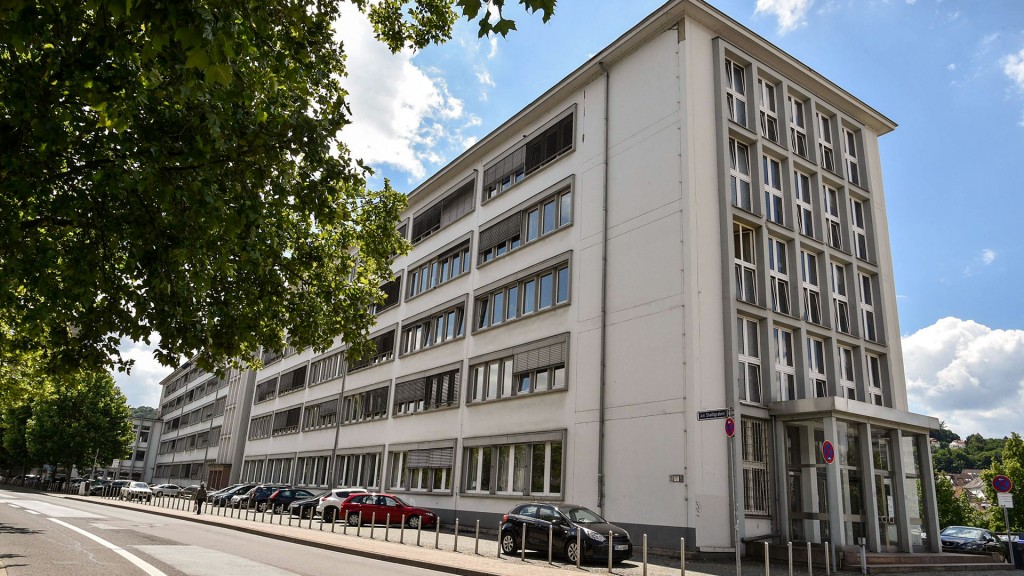 Foto: Das Gebäude der Finanzbehörden in Saarbrücken am Stadtgraben (Finanzamt und Finanzministerium)