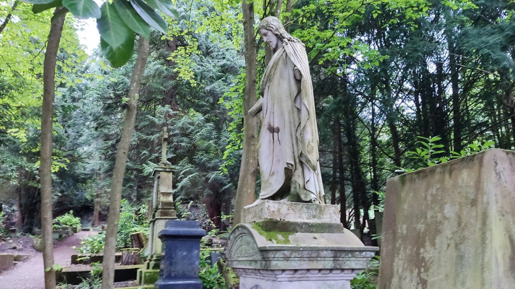 Jesus-Statue auf dem Alt-Saarbrücker Friedhof 