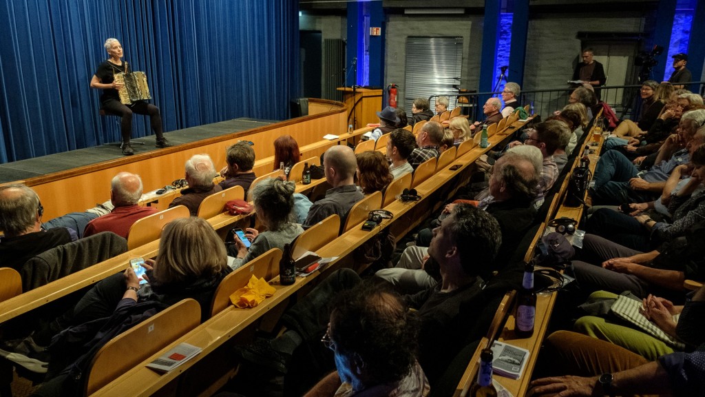 Die Künstlerin Candice Breitz ist im Saarbrücker Filmhaus zu Gast bei einer Podiumsdiskussion.