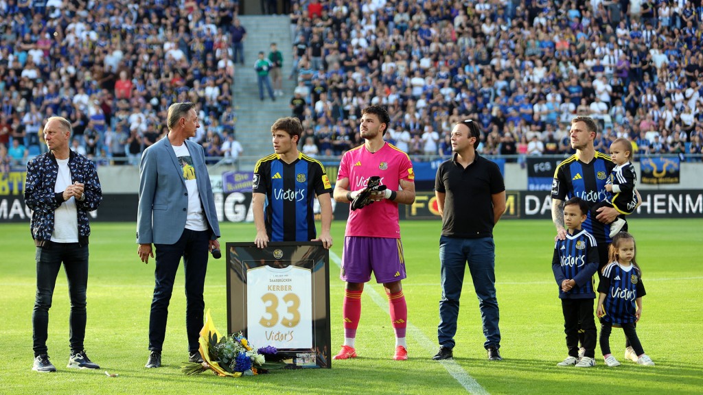 Foto: Nach dem letzten FCS-Heimspiel der Saision im Saarbrücker Ludwigspark – Verabschiedung Tim Schreiber, Marcel Gaus, Luca Kerber