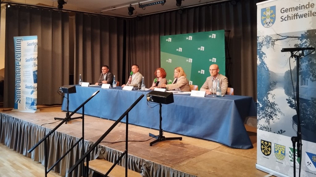 Podiumsdiskussion mit den Kandidaten für das Bürgermeisteramt in Schiffweiler