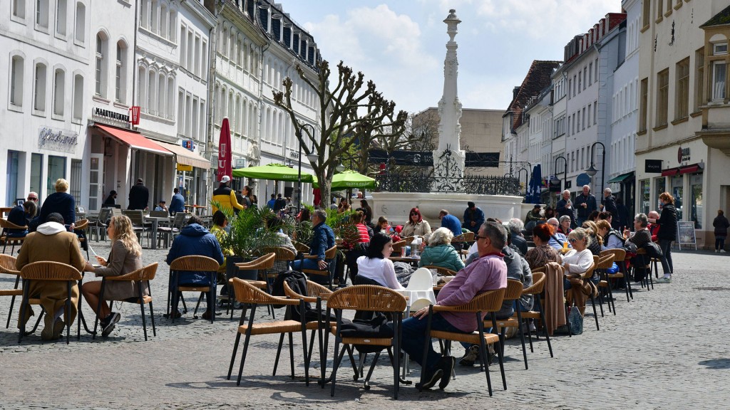 Außengastronomie auf dem St. Johanner Markt