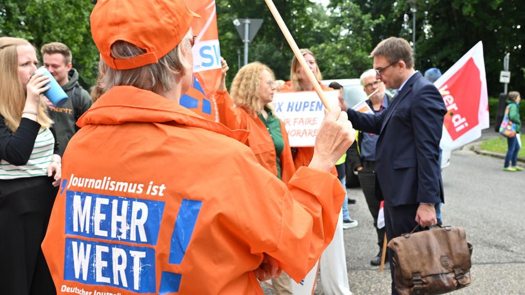Rundfunk-Beschäftigte protestieren in Saarbrücken für faire Honorare