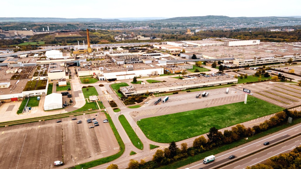 Die Fordwerke in Saarlouis, Blick auf das Gelände. Luftaufnahme