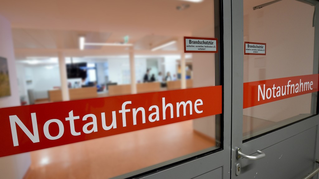 Eingang Notaufnahme in einer Klinik