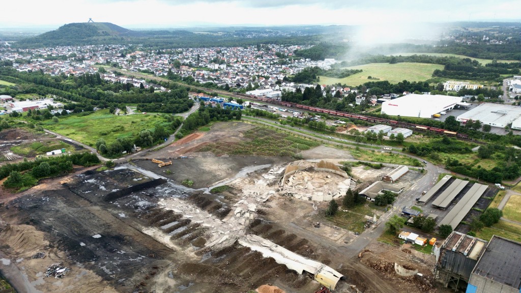 Das Gelände nach der Sprengung