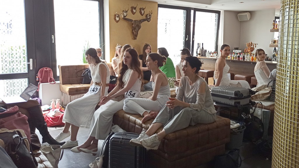 Bewerberinnen beim St. Wendler Model-Casting