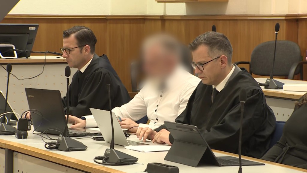 Verteidiger und der Angeklate im zweiten Yeboah-Prozess