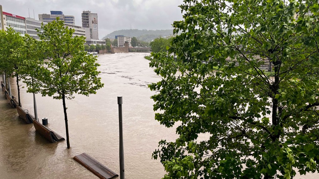 Hochwasser der Saar nach Starkregen an der Berliner Promenade
