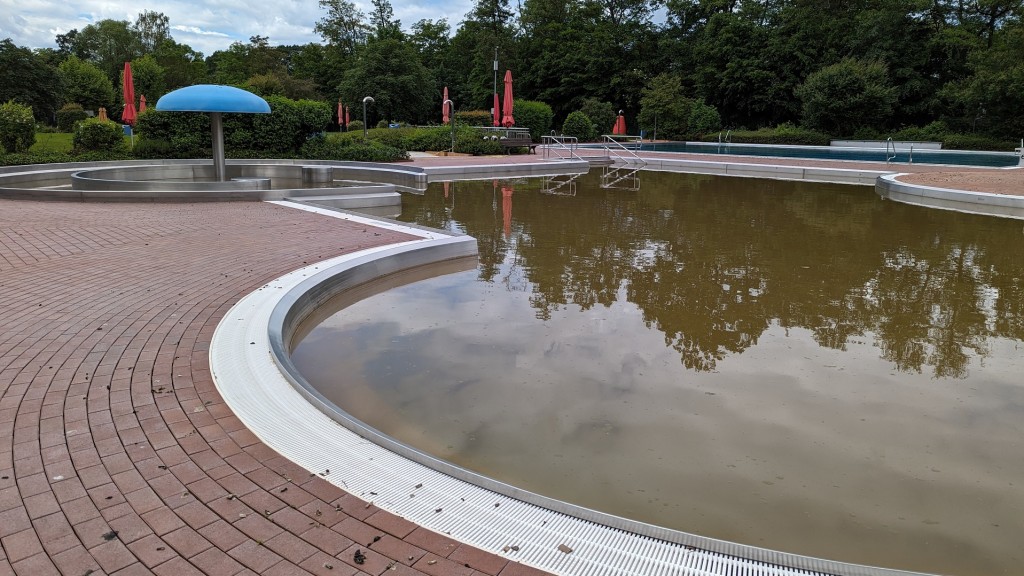 Foto: Hochwasserschäden im Freibad Völklingen