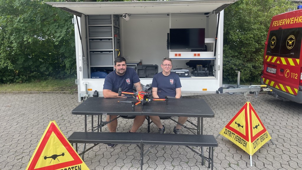 Sven Wagner und Andreas Hoppstädter von der Drohneneinheit der Freiwilligen Feuerwehr Homburg-Kirrberg