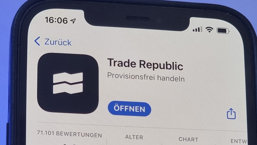 Die App von Trade Republic im App Store auf einem Smartphone